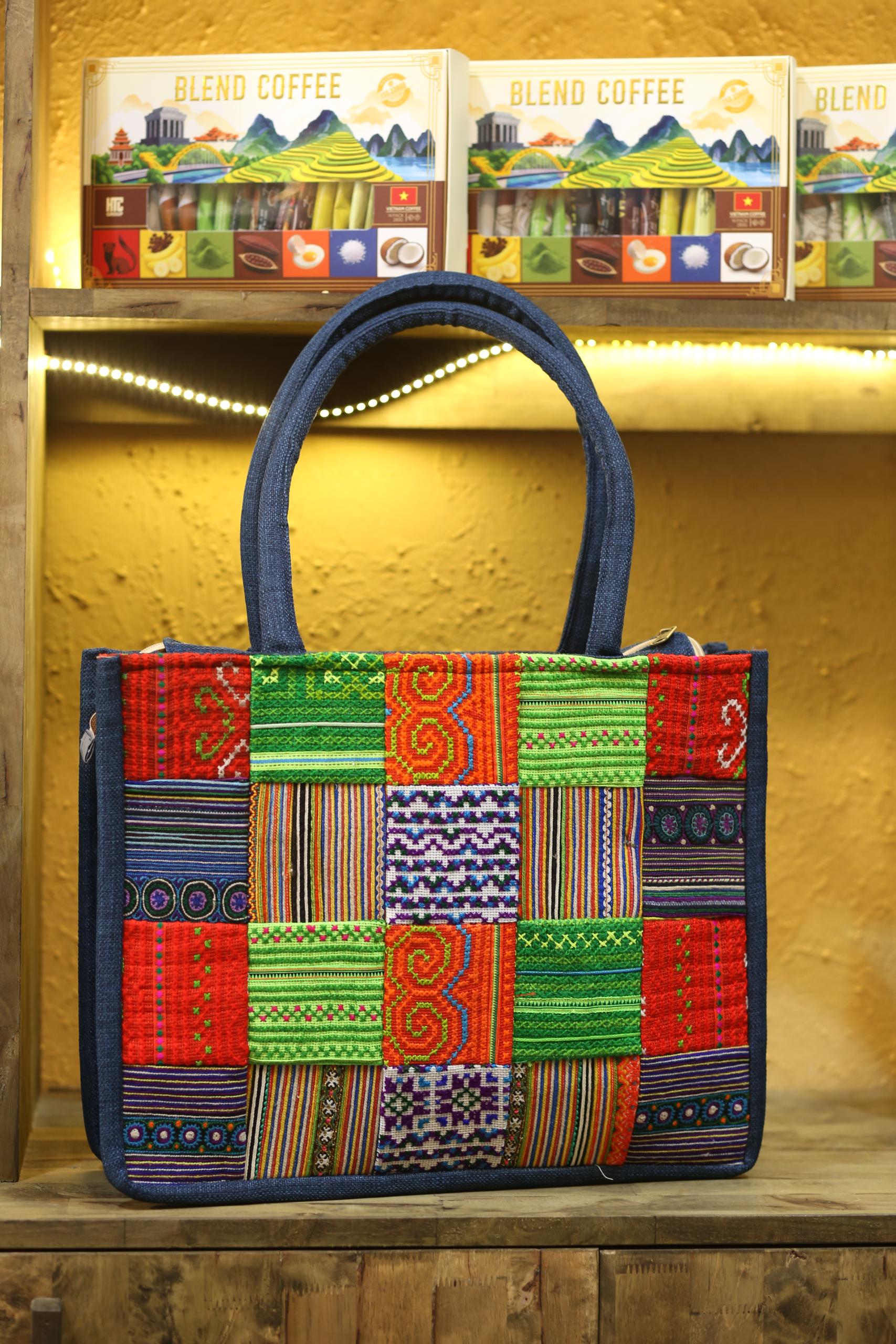 Handbags & Wallets